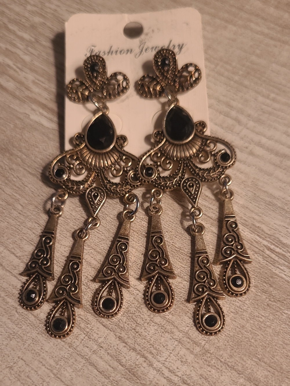 NWOT. Fashion Jewelry Gold-Tone Filigree Dangle Earrings with Black Stones BIN 8